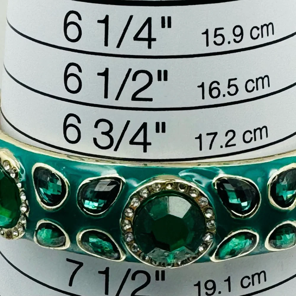 $58 Retail Gorgeous Sequin 💚Green 💚Rhinestone Bangle NWOT